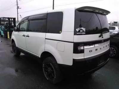 Mitsubishi DELICA D5