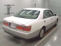 Toyota CROWN лот № 10050 оценка 3  с аукциона в Японии 1
