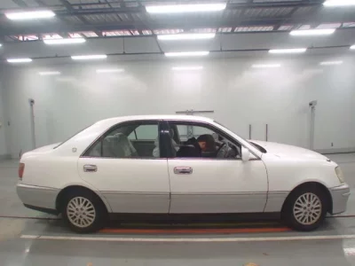 Toyota CROWN  с аукциона в Японии