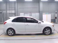 Mitsubishi GALANT FORTIS лот № 70061 оценка 4  с аукциона в Японии 1