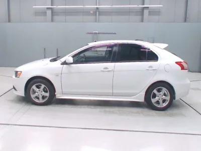 Mitsubishi GALANT FORTIS  с аукциона в Японии
