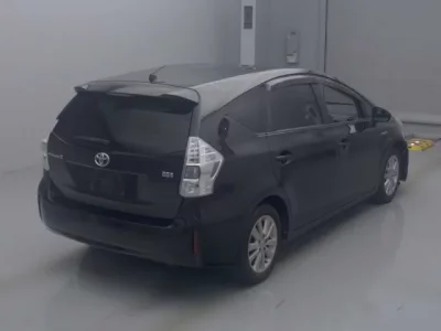 Toyota PRIUS ALPHA  с аукциона в Японии