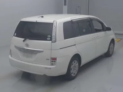 Toyota ISIS  с аукциона в Японии