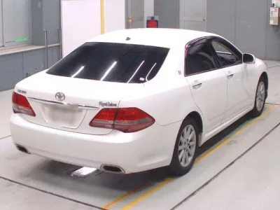 Toyota CROWN  с аукциона в Японии