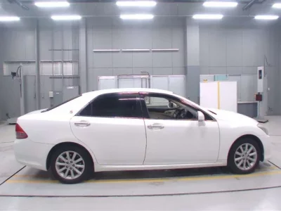 Toyota CROWN  с аукциона в Японии