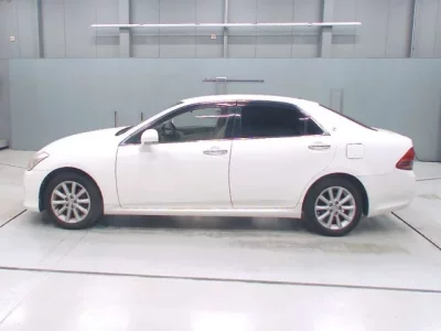 Toyota CROWN  с аукциона в Японии