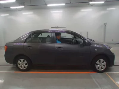 Toyota COROLLA AXIO  с аукциона в Японии