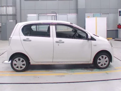 Toyota PIXIS EPOCH  с аукциона в Японии