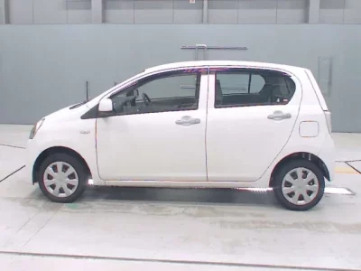 Toyota PIXIS EPOCH  с аукциона в Японии