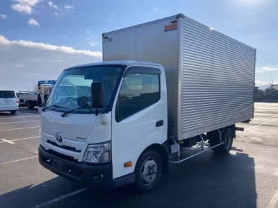 Toyota DYNA  с аукциона в Японии
