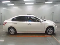 Nissan TEANA лот № 33129 оценка 4  с аукциона в Японии 2