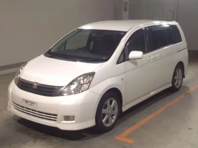 Toyota ISIS  с аукциона в Японии