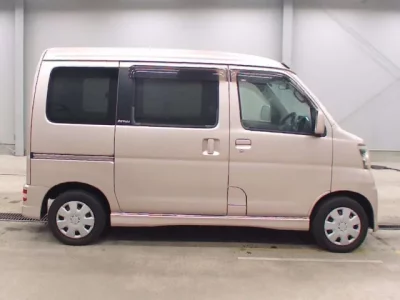 Daihatsu Atrai Wagon  с аукциона в Японии