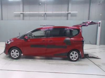 Toyota SIENTA  с аукциона в Японии