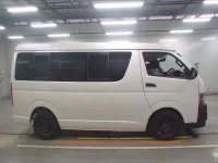 Toyota HIACE лот № 30081 оценка RA  с аукциона в Японии 2