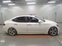 Nissan FUGA лот № 10335 оценка 4  с аукциона в Японии 2