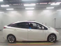 Toyota PRIUS лот № 30087 оценка 4  с аукциона в Японии 2