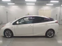 Toyota PRIUS лот № 30087 оценка 4  с аукциона в Японии 3