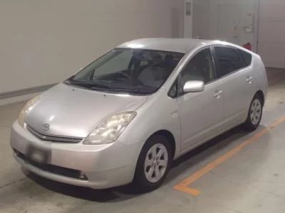 Toyota PRIUS  с аукциона в Японии