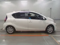 Toyota AQUA лот № 30089 оценка R  с аукциона в Японии 2