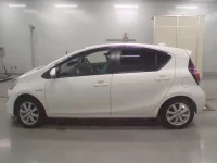 Toyota AQUA лот № 30089 оценка R  с аукциона в Японии 3