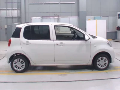 Toyota PASSO  с аукциона в Японии