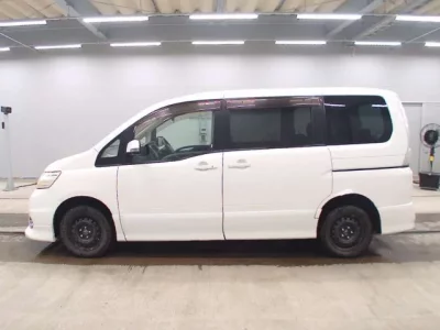 Nissan SERENA  с аукциона в Японии