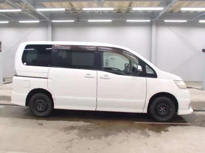 Nissan SERENA  с аукциона в Японии