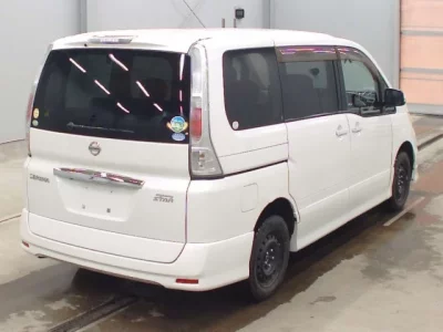 Nissan SERENA  с аукциона в Японии