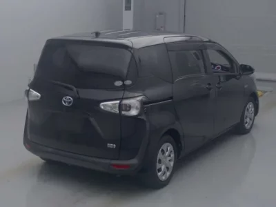 Toyota SIENTA  с аукциона в Японии