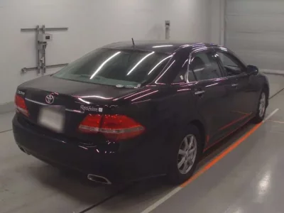 Toyota CROWN  с аукциона в Японии