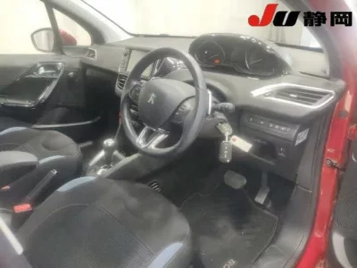 Peugeot 208  с аукциона в Японии