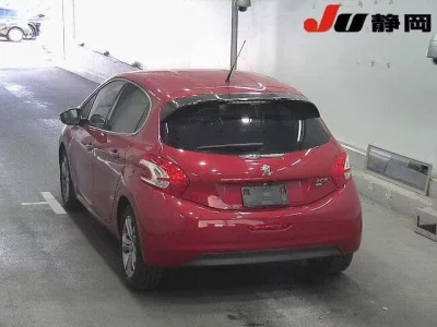 Peugeot 208  с аукциона в Японии