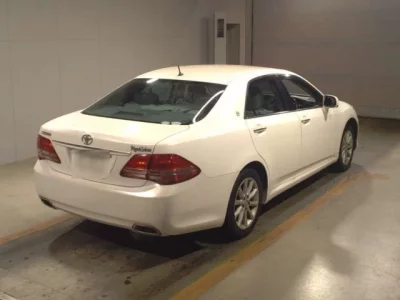 Toyota CROWN  с аукциона в Японии