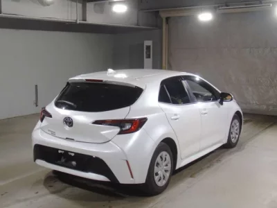 Toyota COROLLA SPORT  с аукциона в Японии