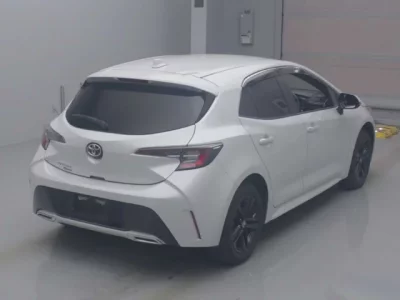 Toyota COROLLA SPORT  с аукциона в Японии