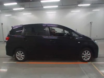 Toyota WISH  с аукциона в Японии
