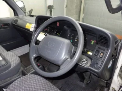 Toyota HIACE  с аукциона в Японии