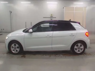 Audi A1  с аукциона в Японии