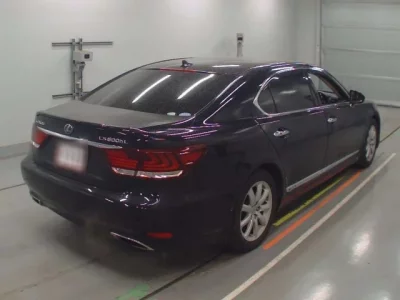 Lexus LS  с аукциона в Японии