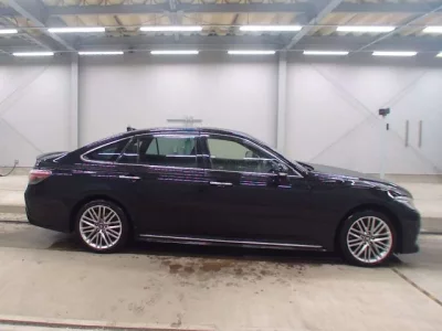 Toyota CROWN  с аукциона в Японии