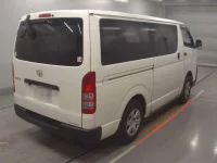 Toyota HIACE VAN лот № 30231 оценка R  с аукциона в Японии 1