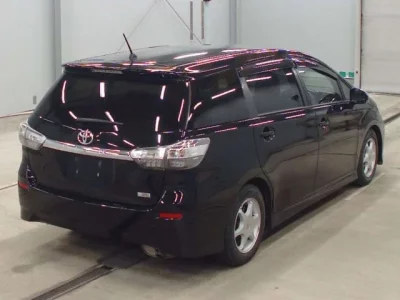 Toyota WISH  с аукциона в Японии