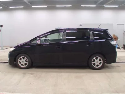 Toyota WISH  с аукциона в Японии