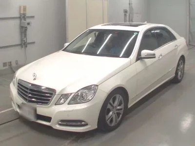 Mercedes-Benz E CLASS  с аукциона в Японии