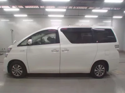 Toyota VELLFIRE  с аукциона в Японии