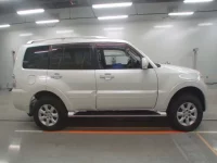 Mitsubishi PAJERO лот № 30252 оценка 4  с аукциона в Японии 2