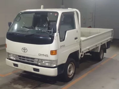 Toyota DYNA  с аукциона в Японии