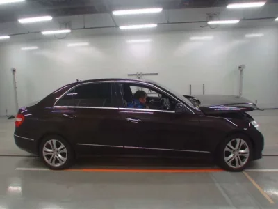 Mercedes-Benz E CLASS  с аукциона в Японии