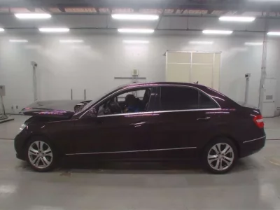 Mercedes-Benz E CLASS  с аукциона в Японии